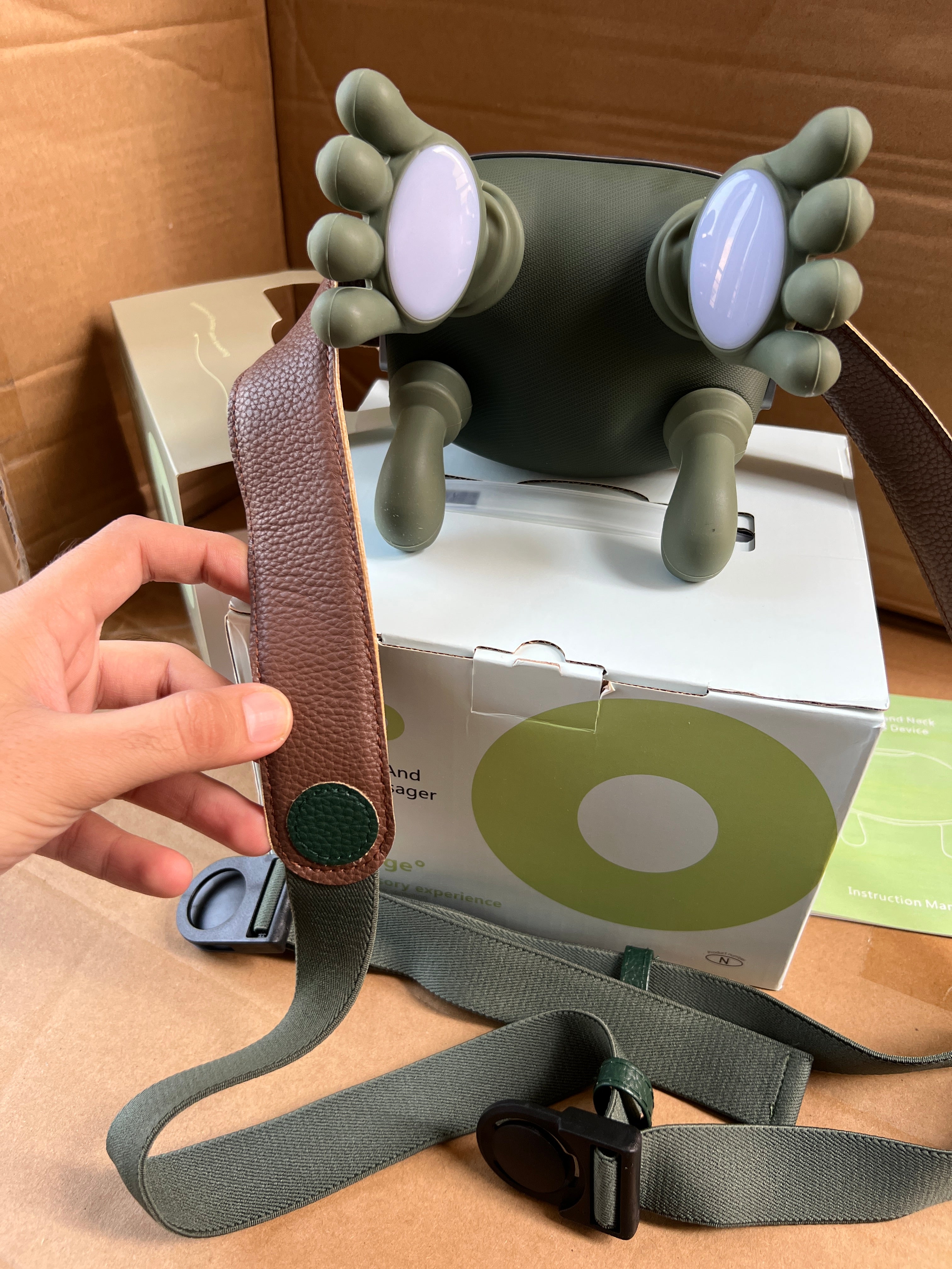 Neck and Back Massager, 3 Massage Mode, 2 Heat Function, Heated Neck & Shoulder Massager, Simulated Human Hand Design, for Necks, Back, Legs Etc (1 Pc)